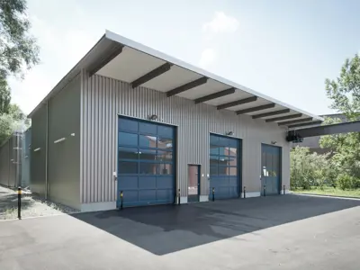 Wasch- und Einstellhalle